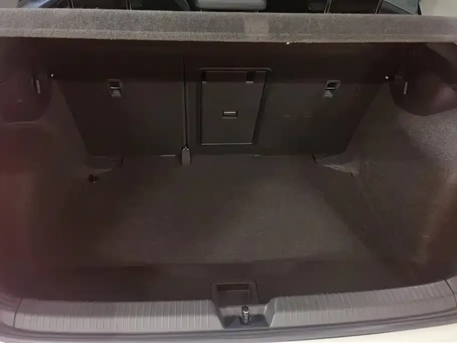 Volkswagen Golf 2023 из CN, фото 4