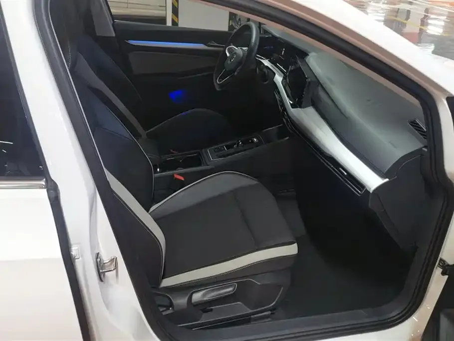 Volkswagen Golf 2023 из CN, фото 8