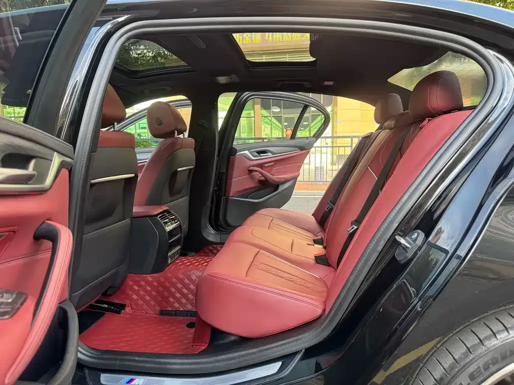 BMW 5 Series 2021 из CN, фото 10