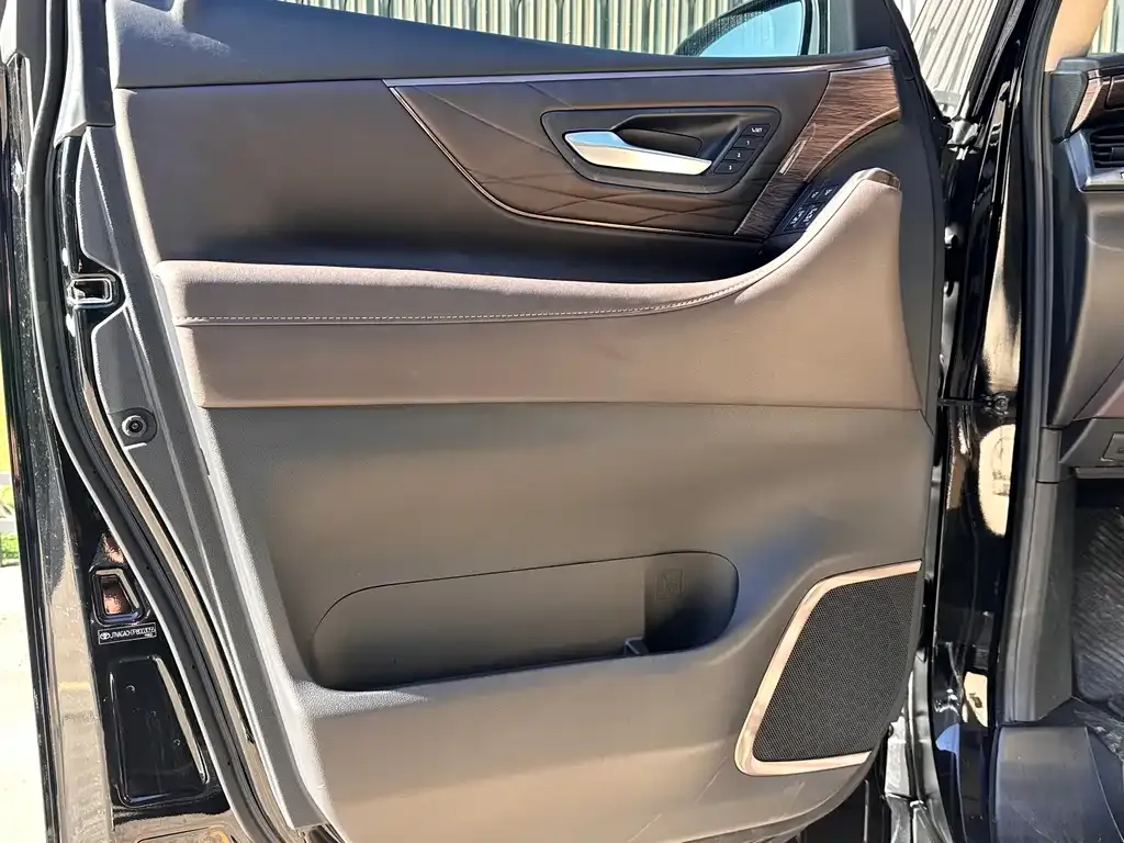 Toyota Vellfire 2023 из CN, фото 8