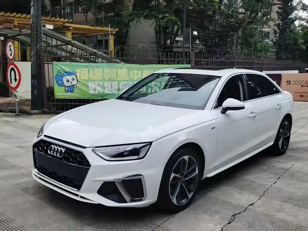 Audi A4L 2022 из CN, фото 1