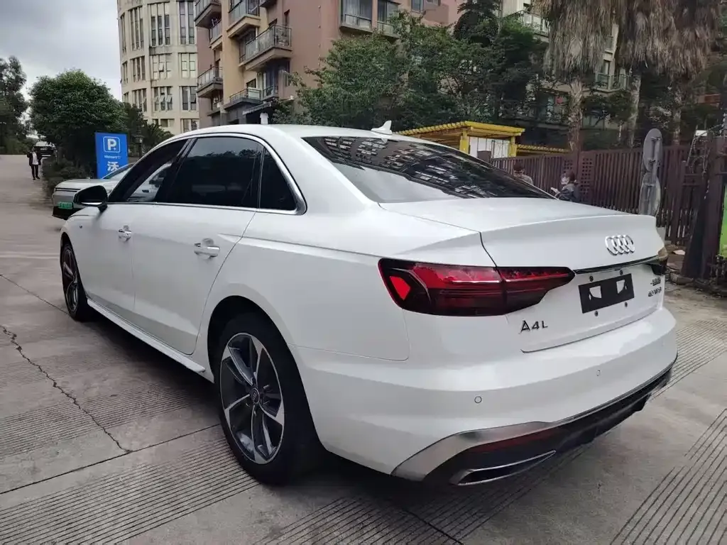 Audi A4L 2022 из CN, фото 7