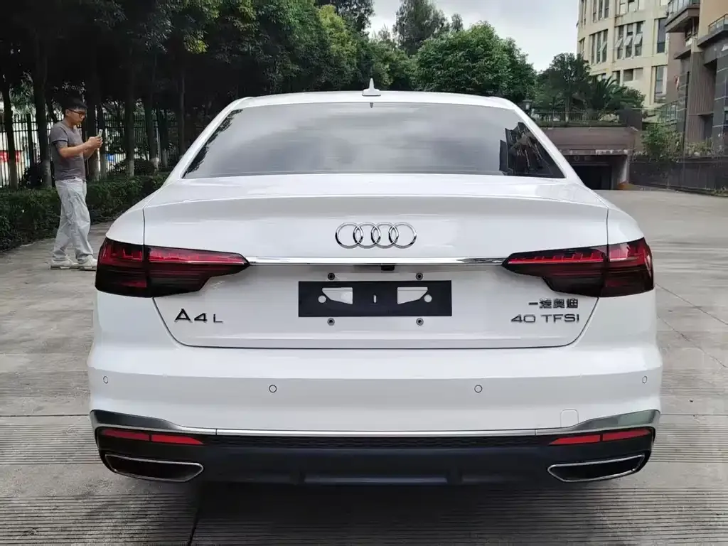 Audi A4L 2022 из CN, фото 8