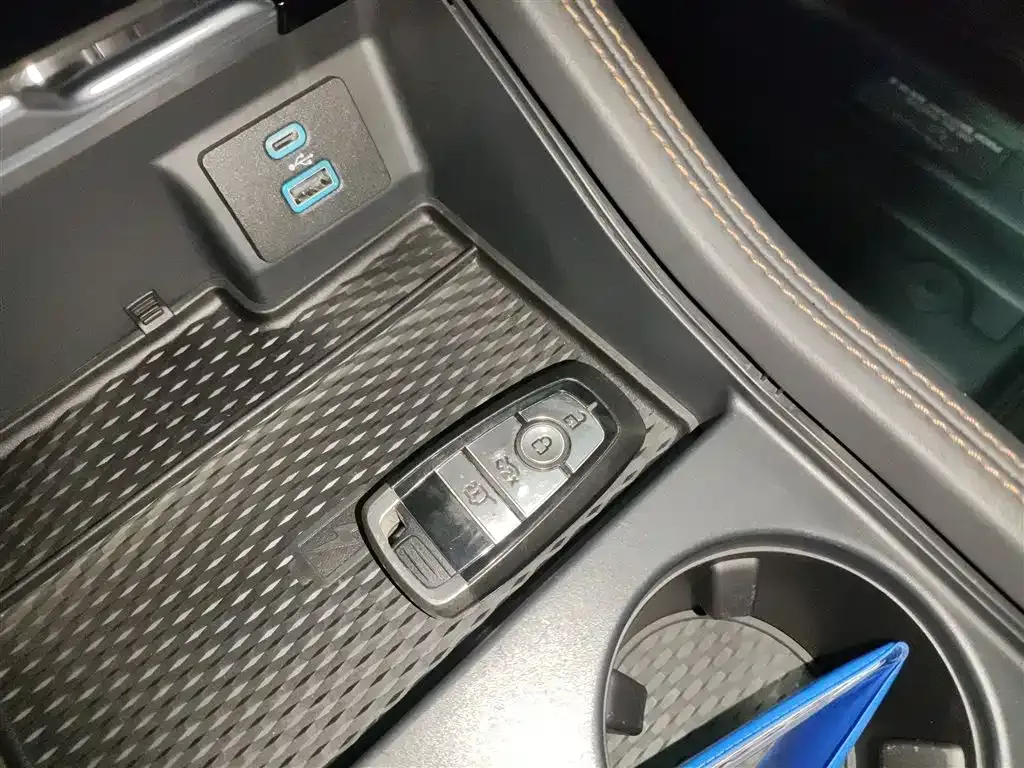 Ford Mustang Mach-E 2023 из CN, фото 9