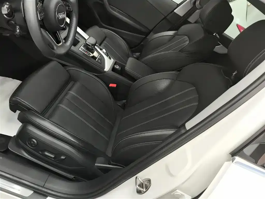 Audi A4L 2022 из CN, фото 7