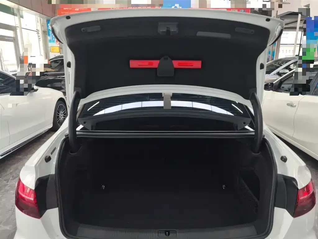 Audi A4L 2022 из CN, фото 9