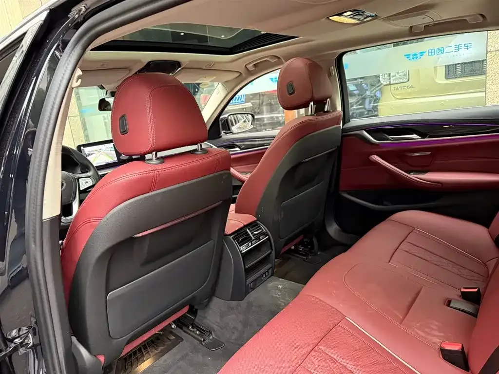 BMW 5 Series 2024 из CN, фото 9