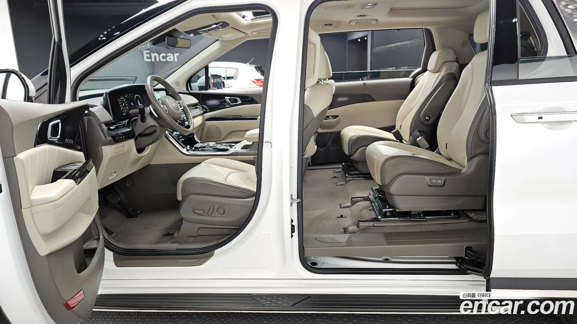 Kia Carnival — фото 10