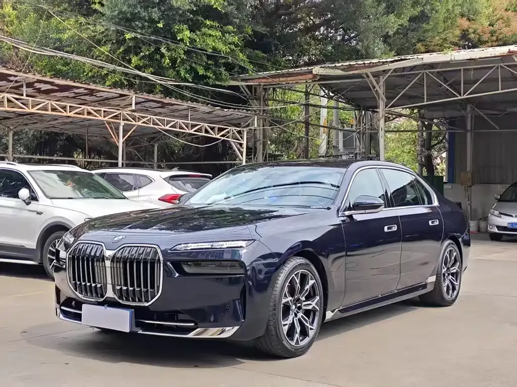 BMW 7 Series 2023 из CN, фото 1