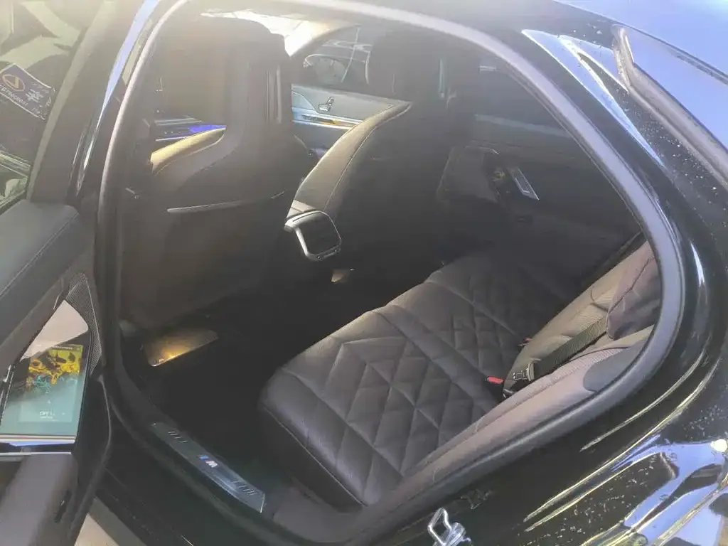 BMW 7 Series 2023 из CN, фото 10