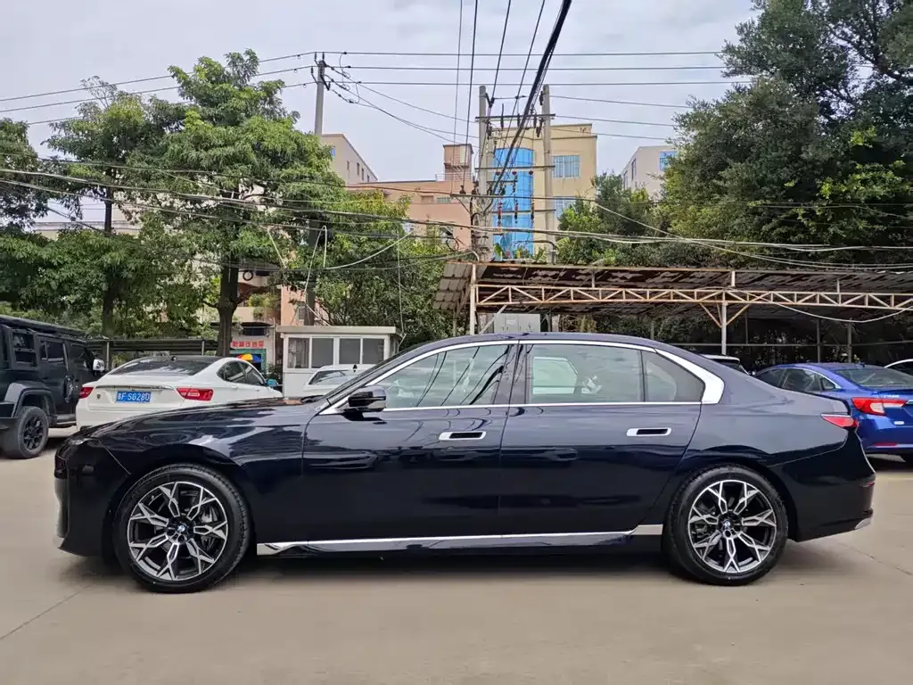 BMW 7 Series 2023 из CN, фото 4