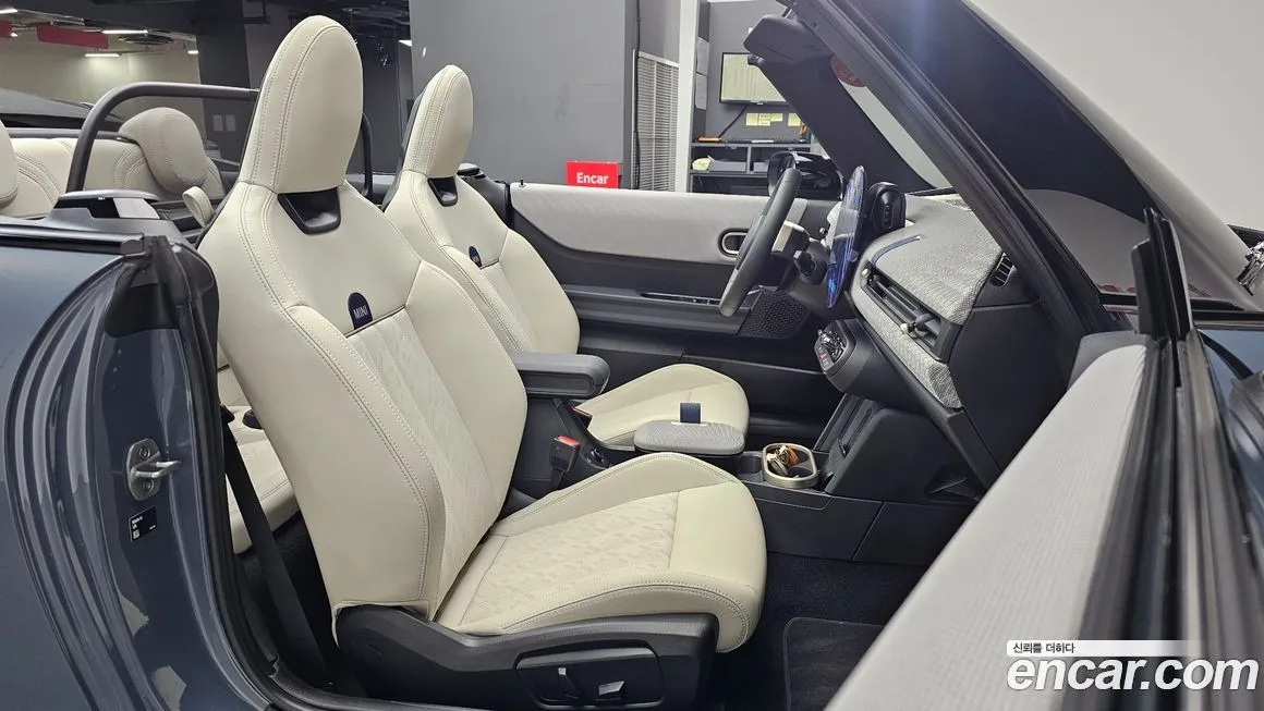 Mini Cooper Convertible 2025 из KR, фото 10