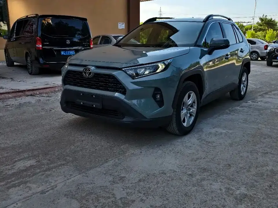 Toyota RAV4 2023 из CN, фото 1