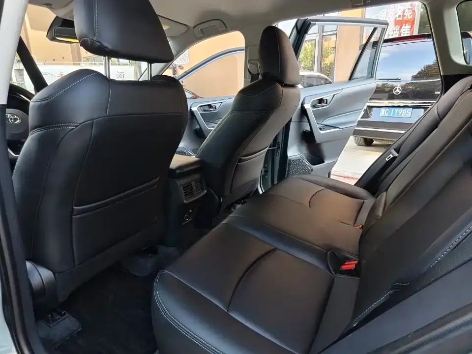 Toyota RAV4 2023 из CN, фото 10