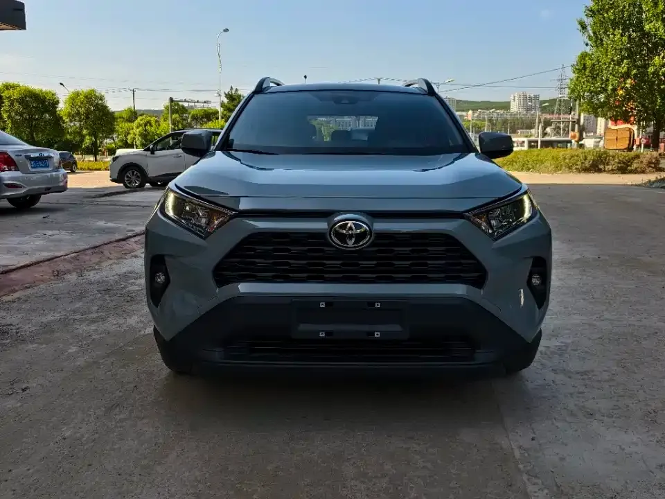 Toyota RAV4 2023 из CN, фото 2