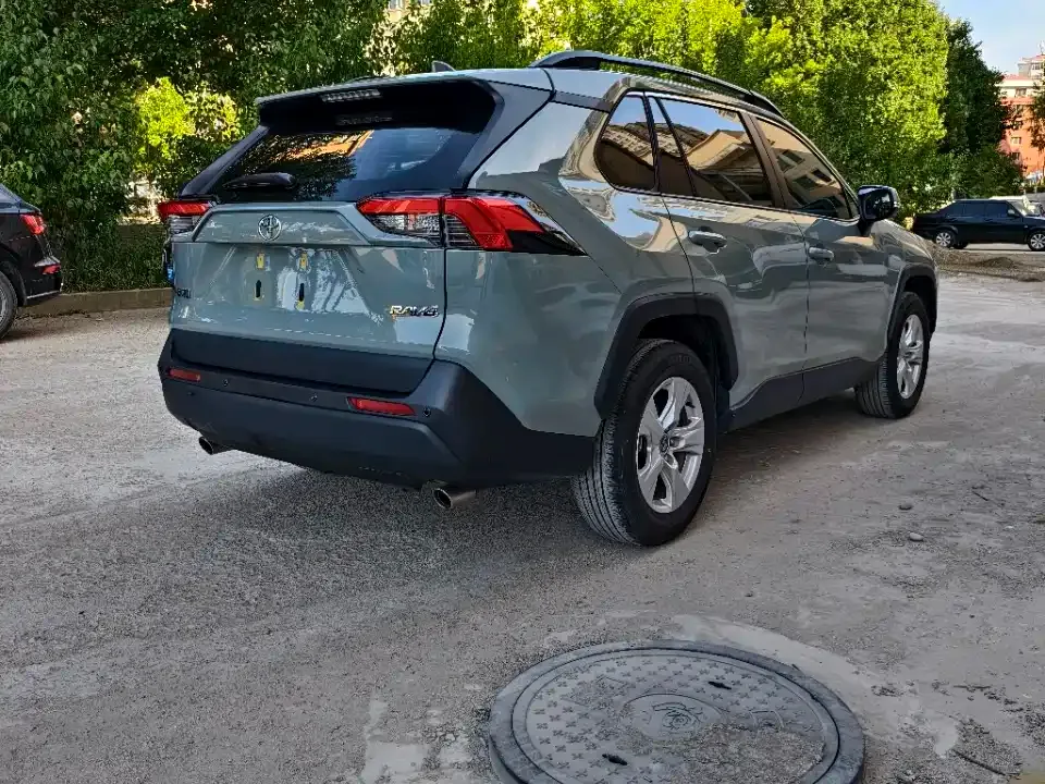 Toyota RAV4 2023 из CN, фото 4