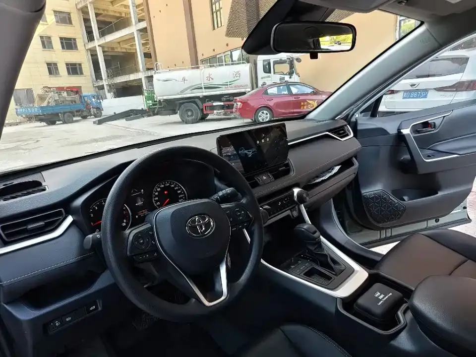 Toyota RAV4 2023 из CN, фото 8