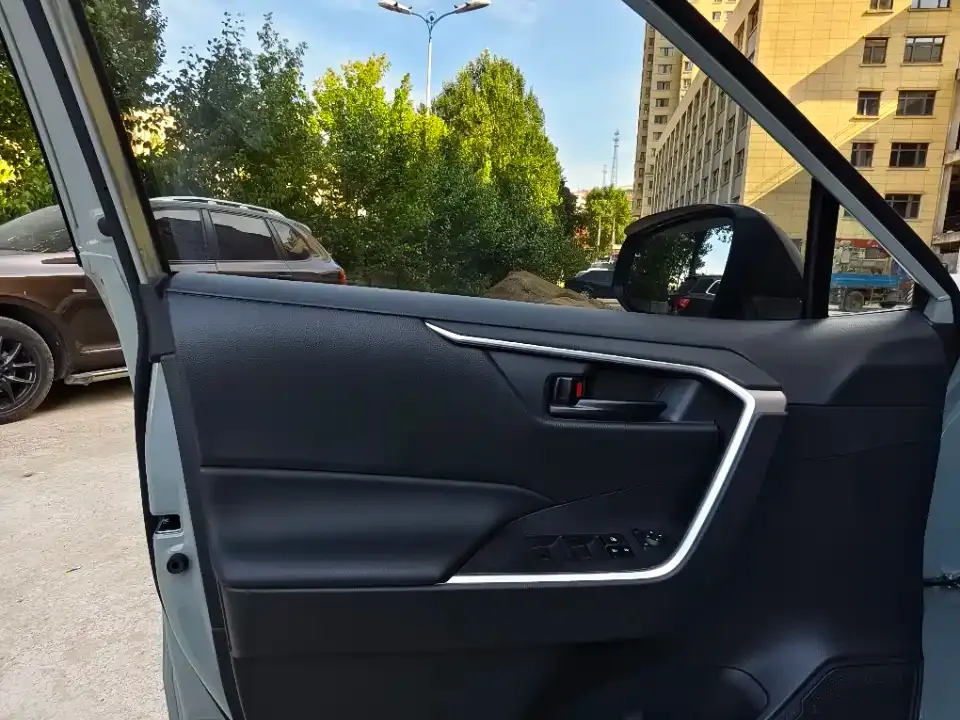 Toyota RAV4 2023 из CN, фото 9