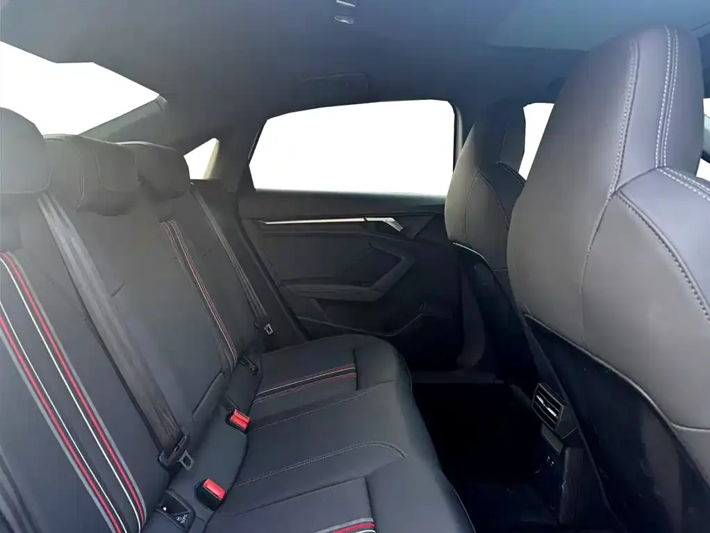 Audi A3 2023 из CN, фото 6