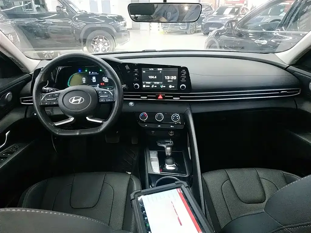Hyundai Elantra 2023 из CN, фото 10