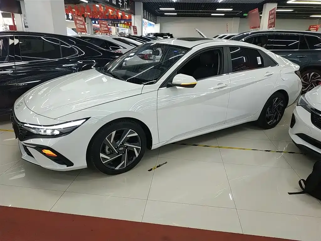 Hyundai Elantra 2023 из CN, фото 5