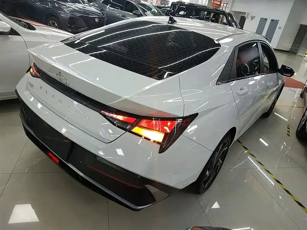 Hyundai Elantra 2023 из CN, фото 7