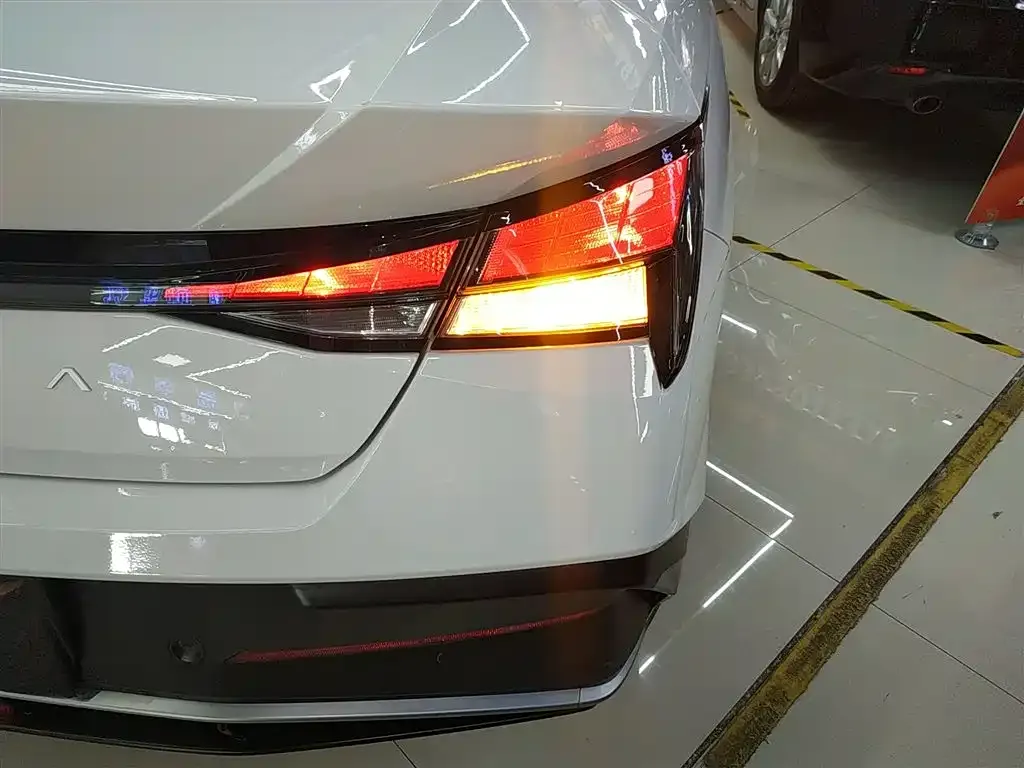 Hyundai Elantra 2023 из CN, фото 8