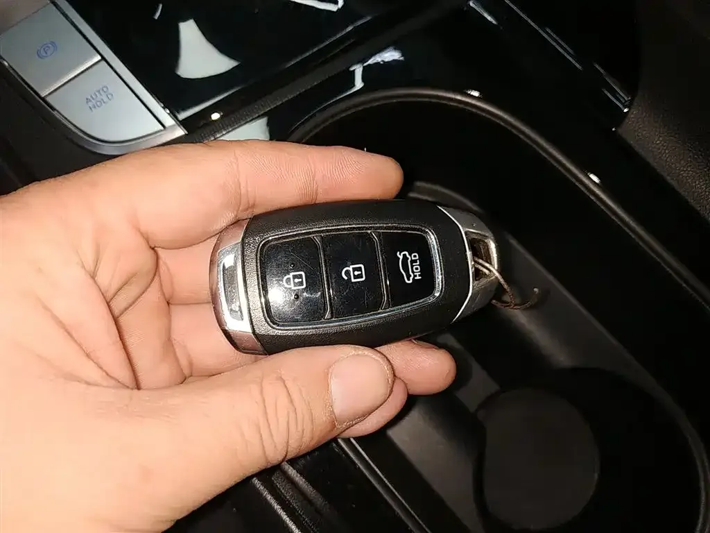Hyundai Elantra 2023 из CN, фото 9