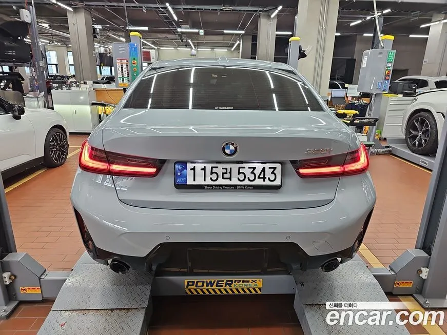 BMW 3-Series 2023 из KR, фото 2