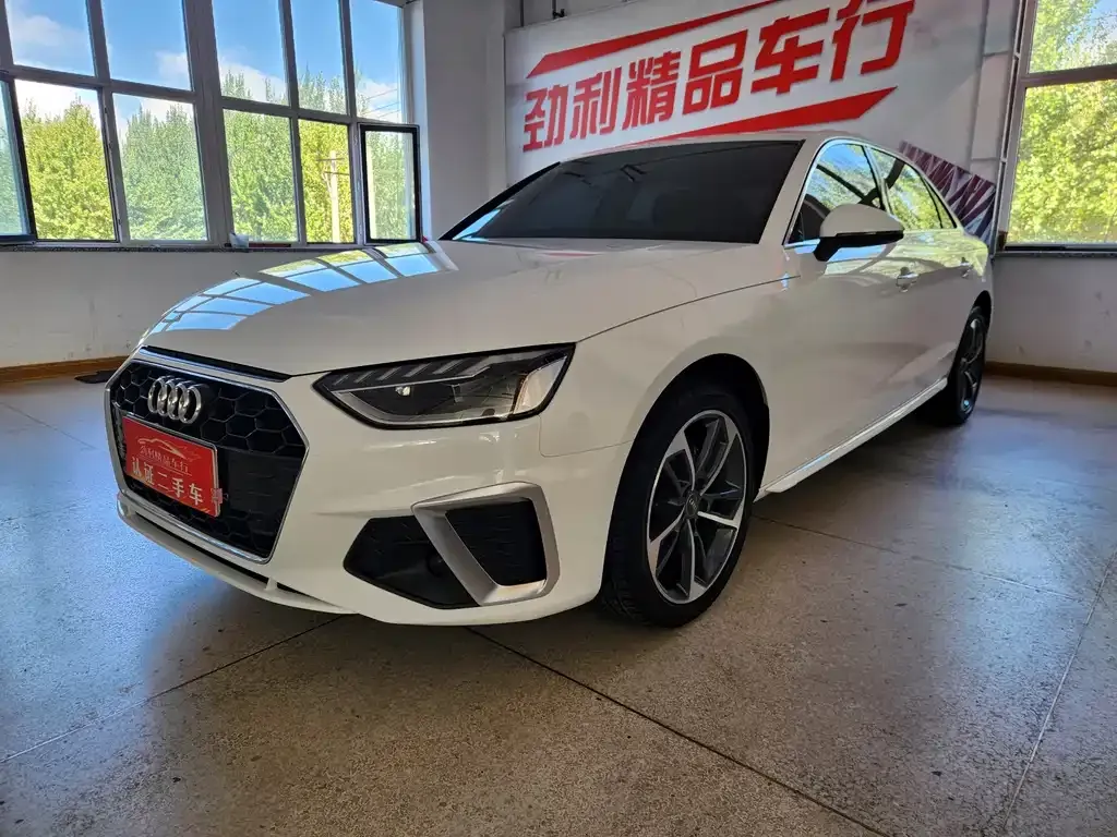 Audi A4L 2022 из CN, фото 1