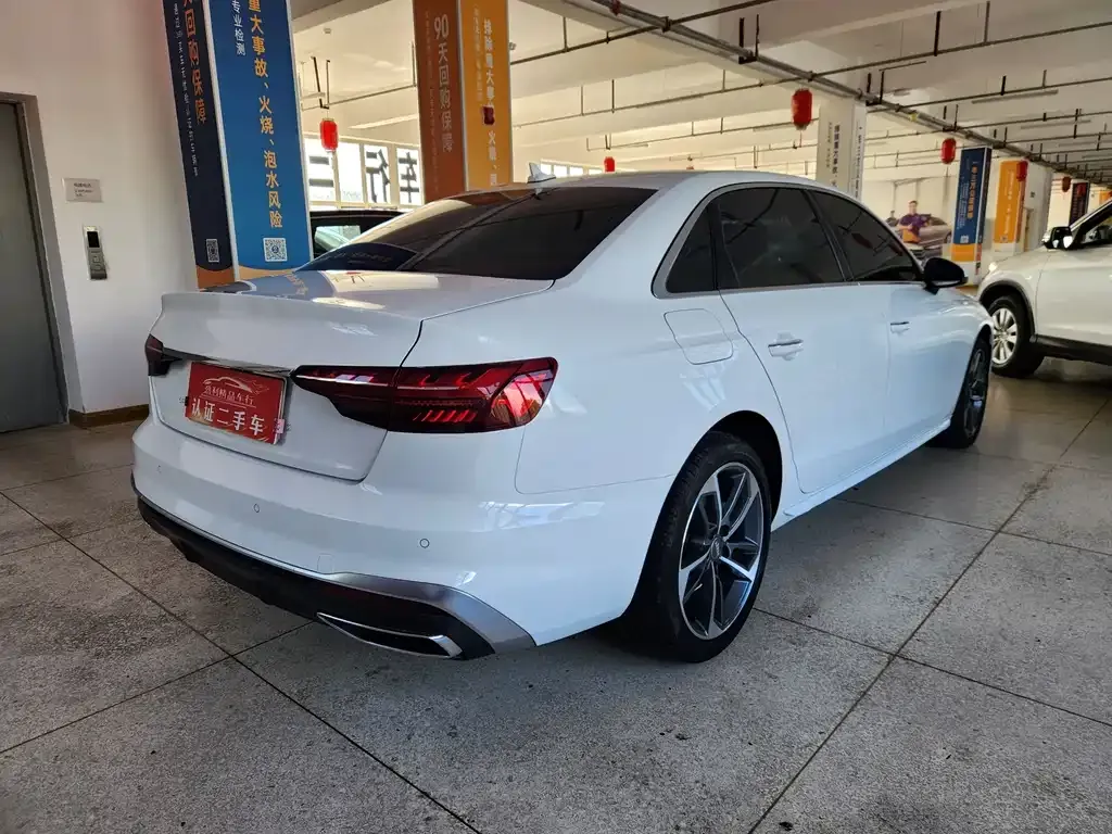 Audi A4L 2022 из CN, фото 6