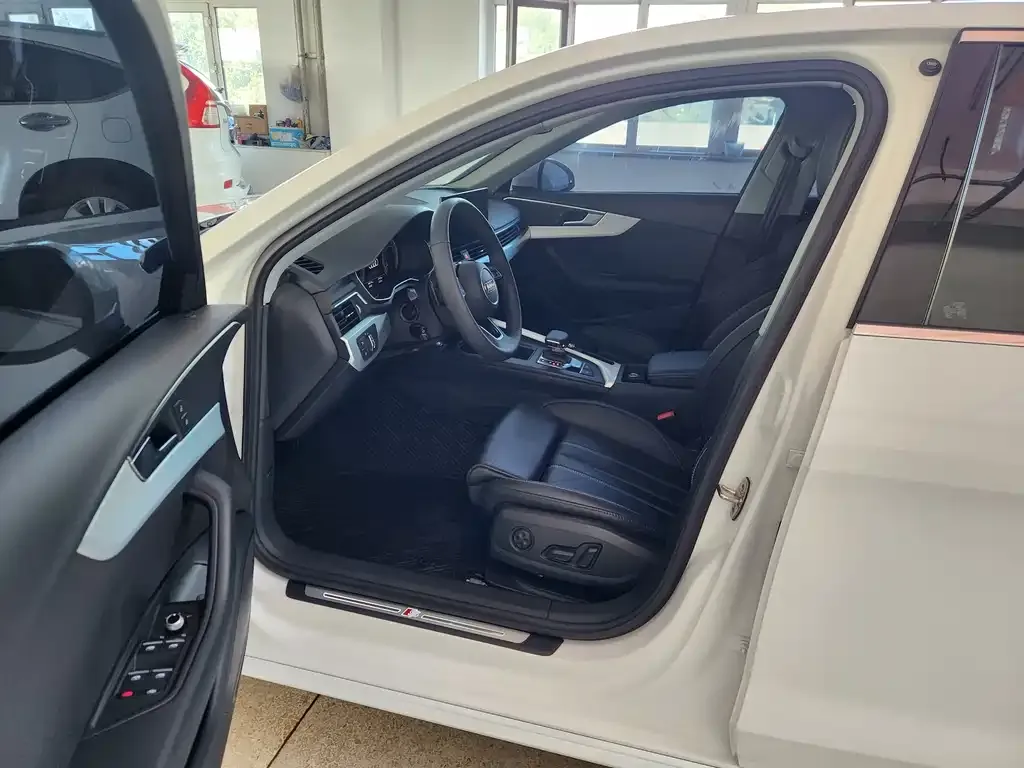 Audi A4L 2022 из CN, фото 7
