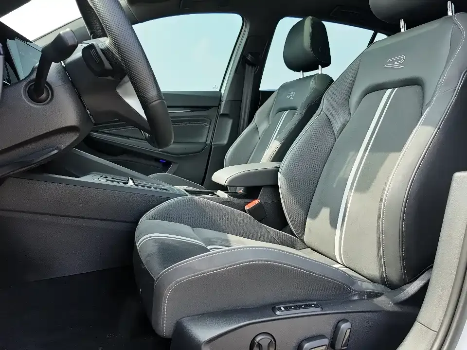 Volkswagen Golf 2022 из CN, фото 10