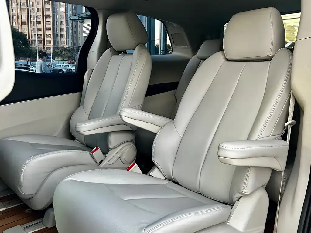 Buick GL8 2023 из CN, фото 10