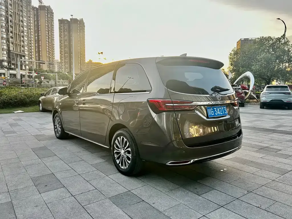 Buick GL8 2023 из CN, фото 3
