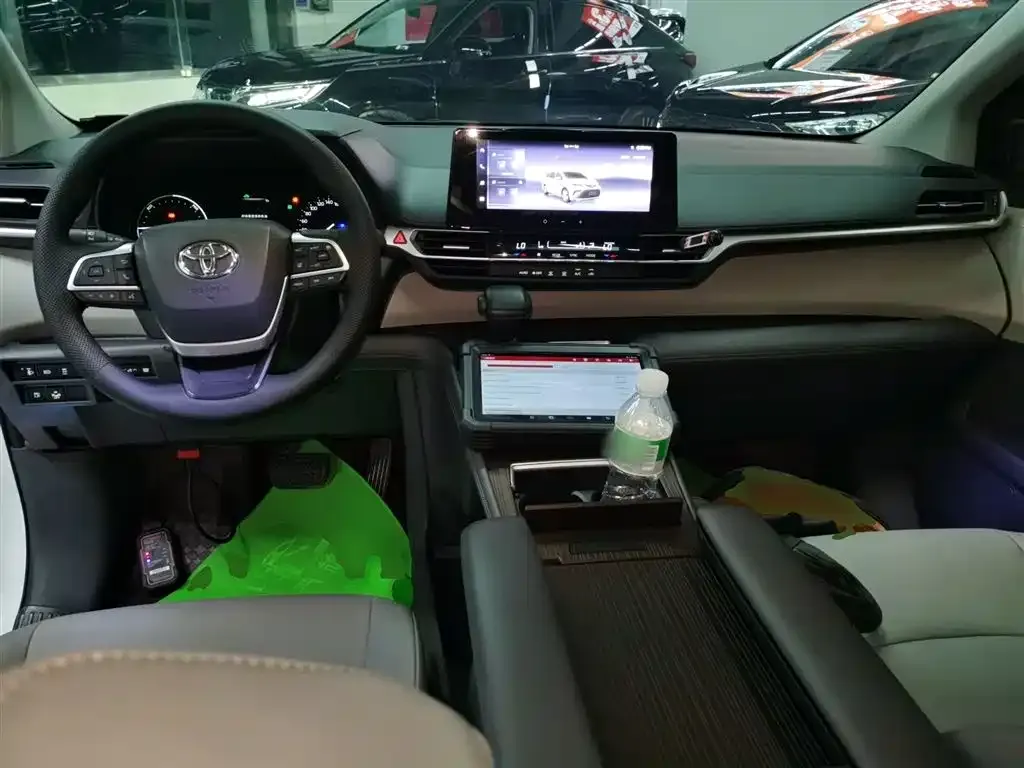 Toyota Granvia 2024 из CN, фото 10