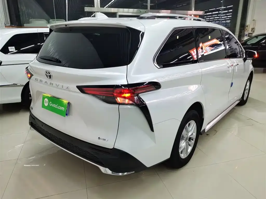 Toyota Granvia 2024 из CN, фото 7