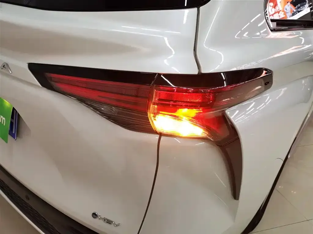 Toyota Granvia 2024 из CN, фото 8