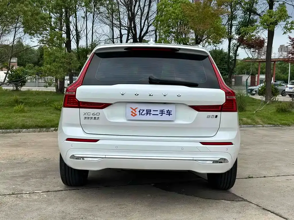 Volvo XC60 2023 из CN, фото 5