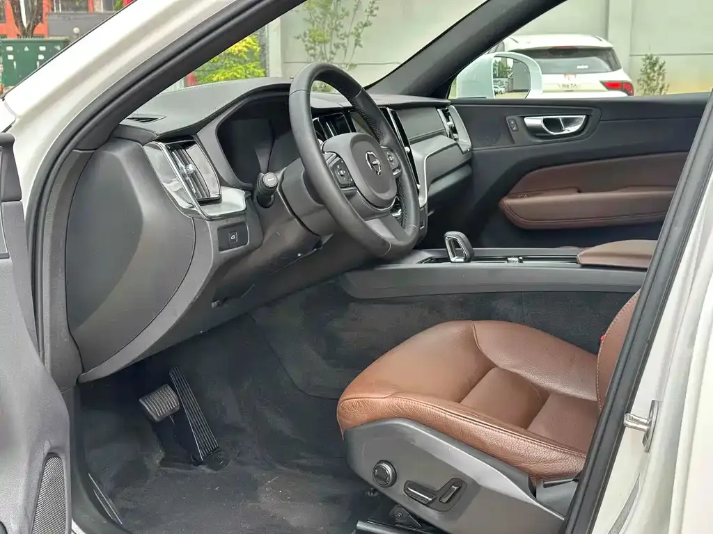 Volvo XC60 2023 из CN, фото 7