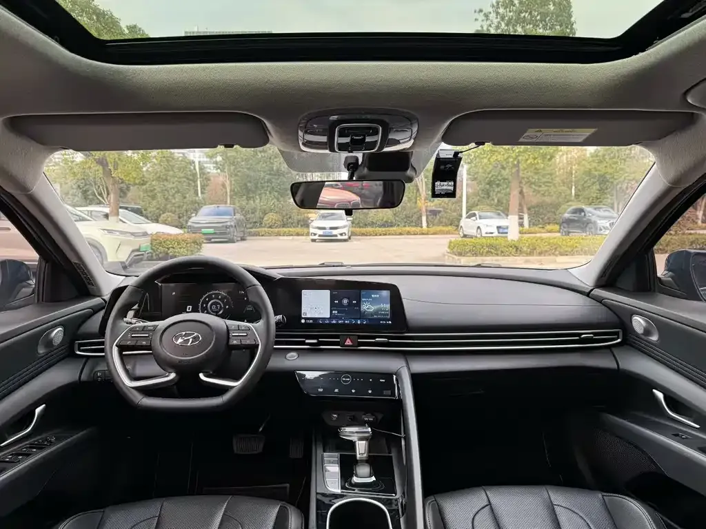 Hyundai Elantra 2023 из CN, фото 4