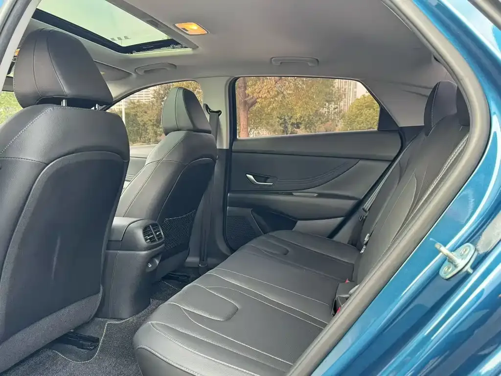 Hyundai Elantra 2023 из CN, фото 7
