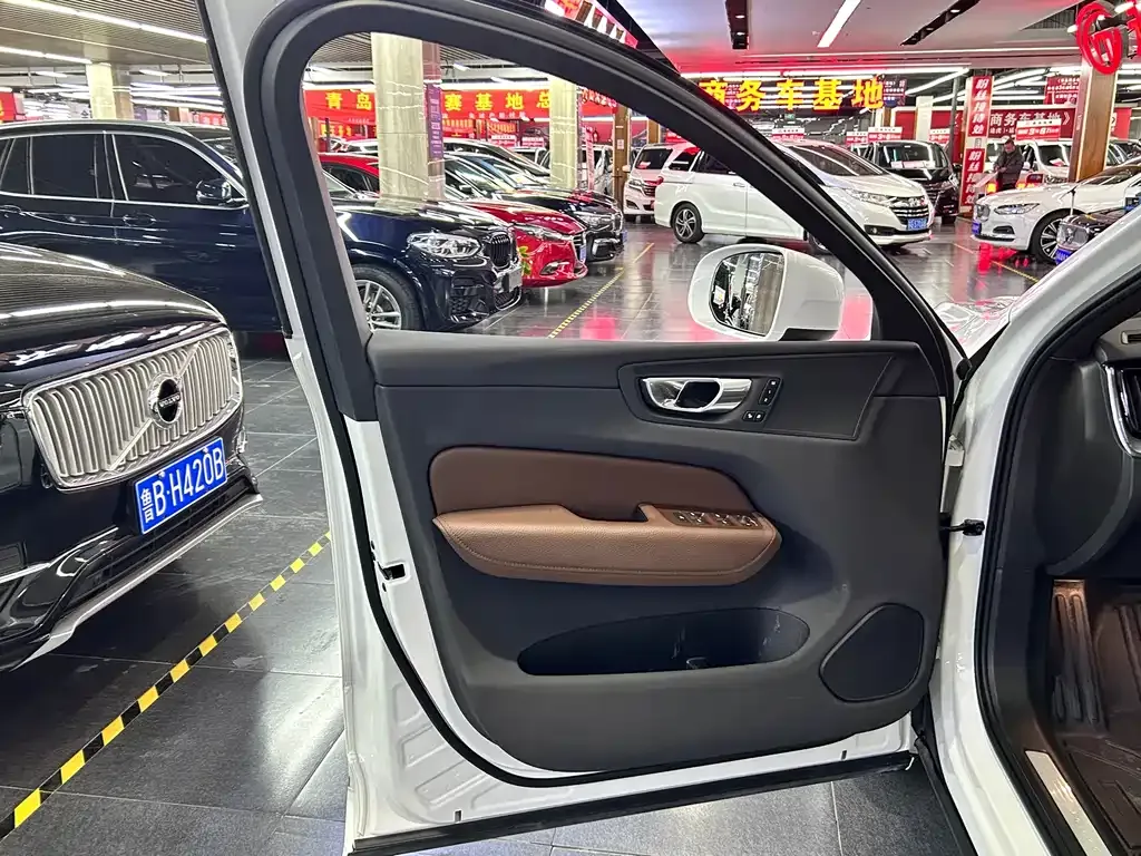 Volvo XC60 2021 из CN, фото 10