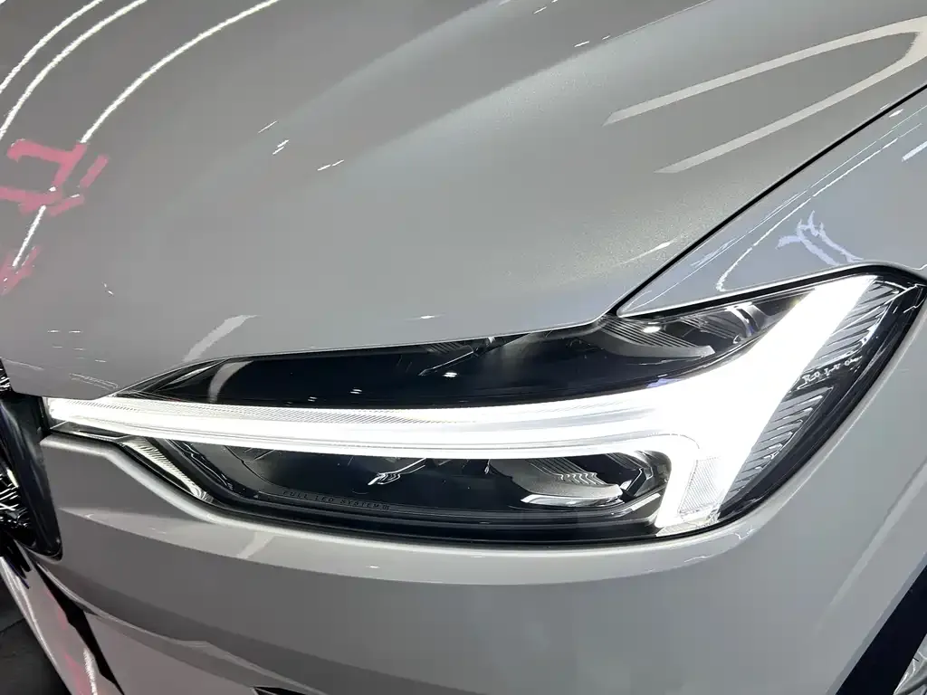 Volvo XC60 2021 из CN, фото 8