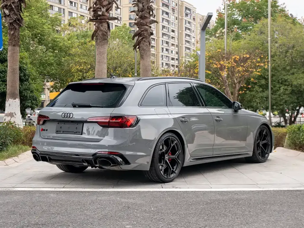 Audi RS 4 2024 из CN, фото 4