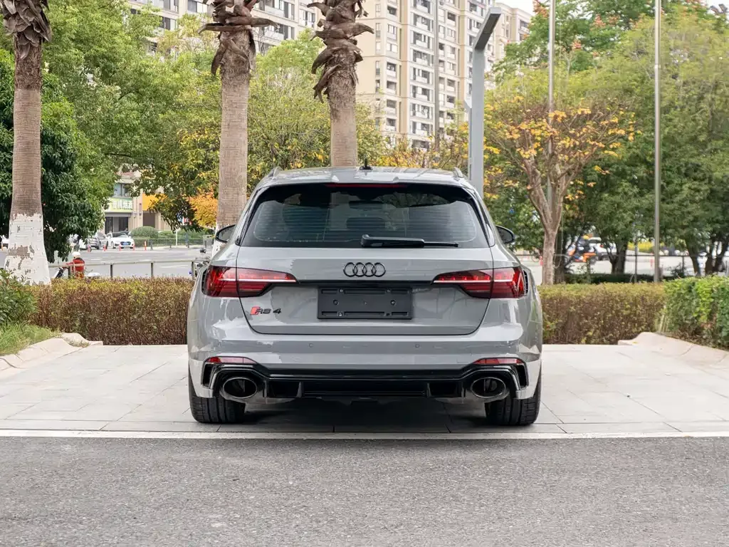 Audi RS 4 2024 из CN, фото 5