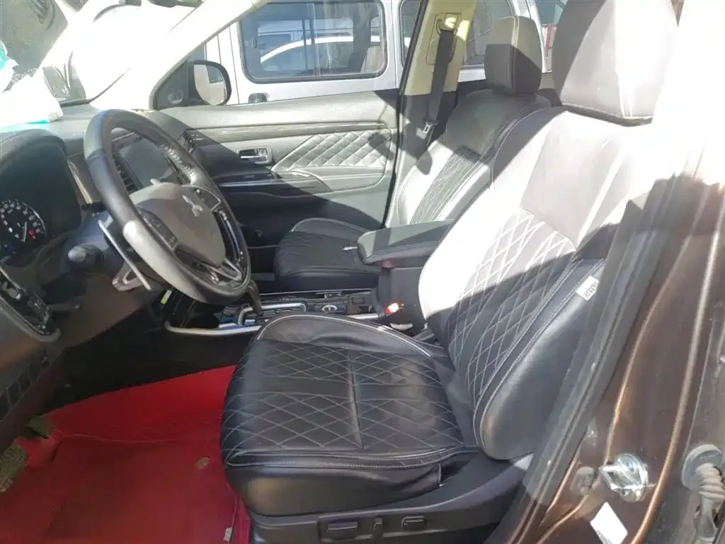 Mitsubishi Outlander 2021 из CN, фото 8