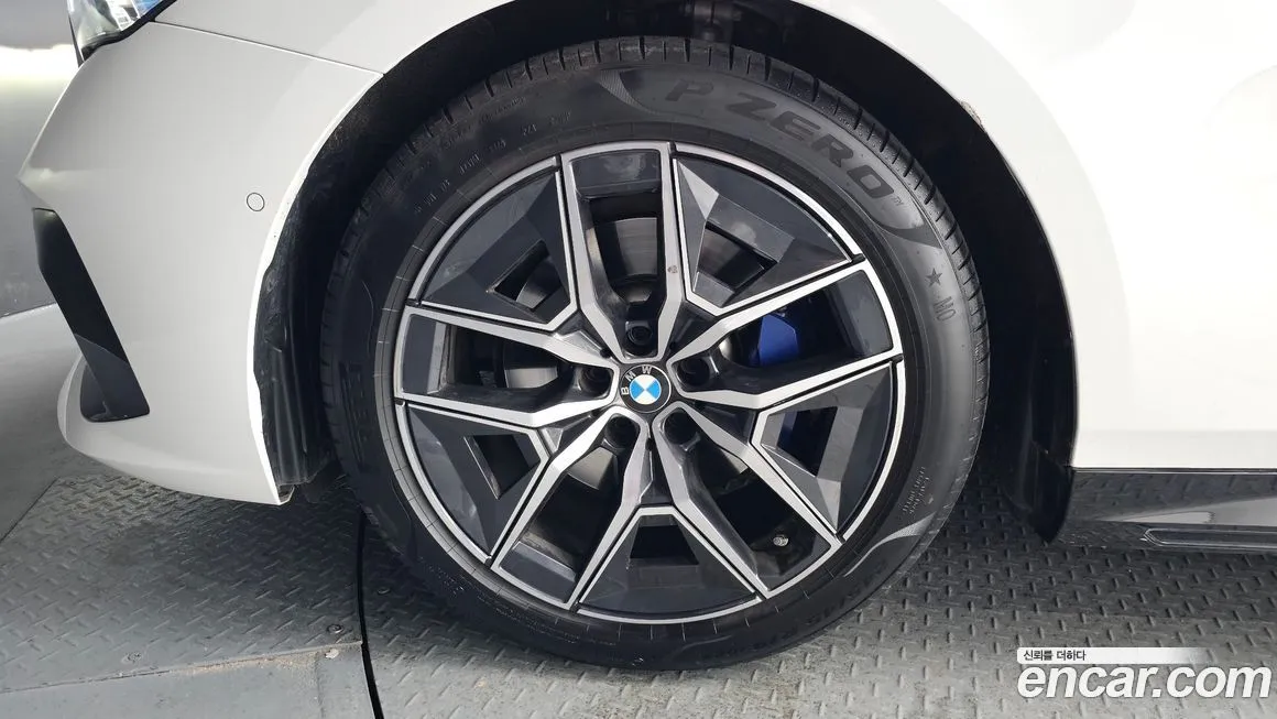 BMW 5-Series 2025 из KR, фото 5