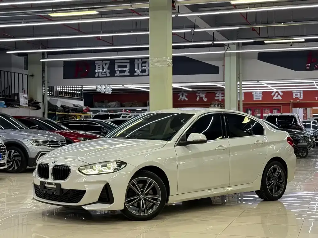 BMW 1 Series 2021 из CN, фото 1