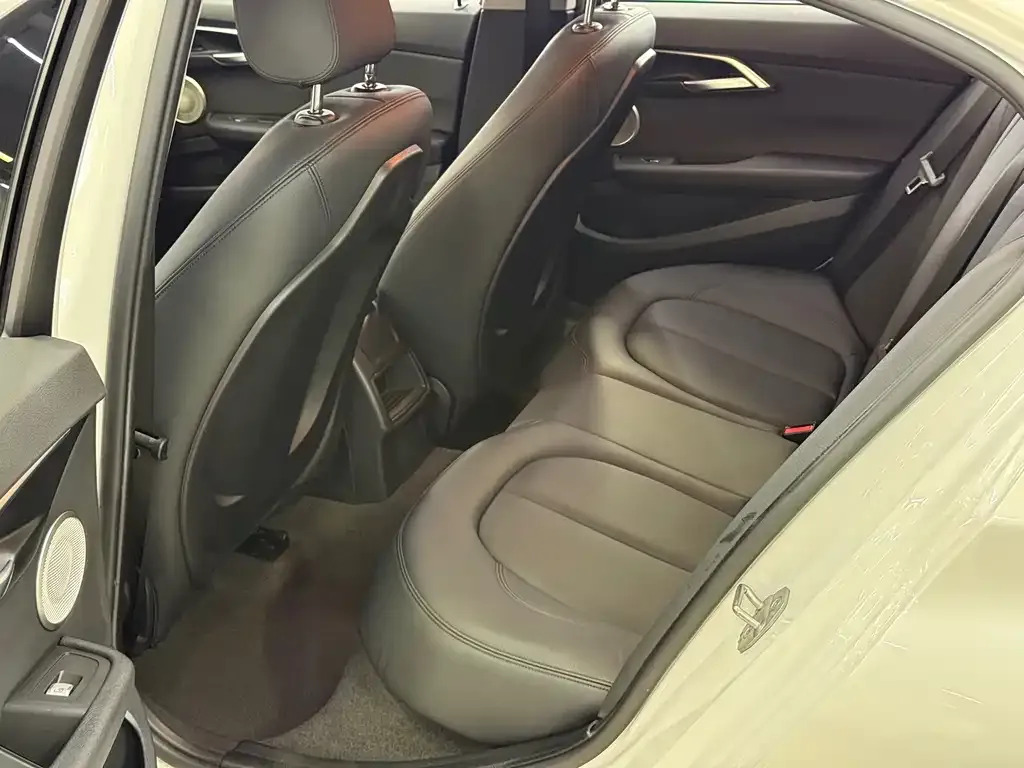BMW 1 Series 2021 из CN, фото 6